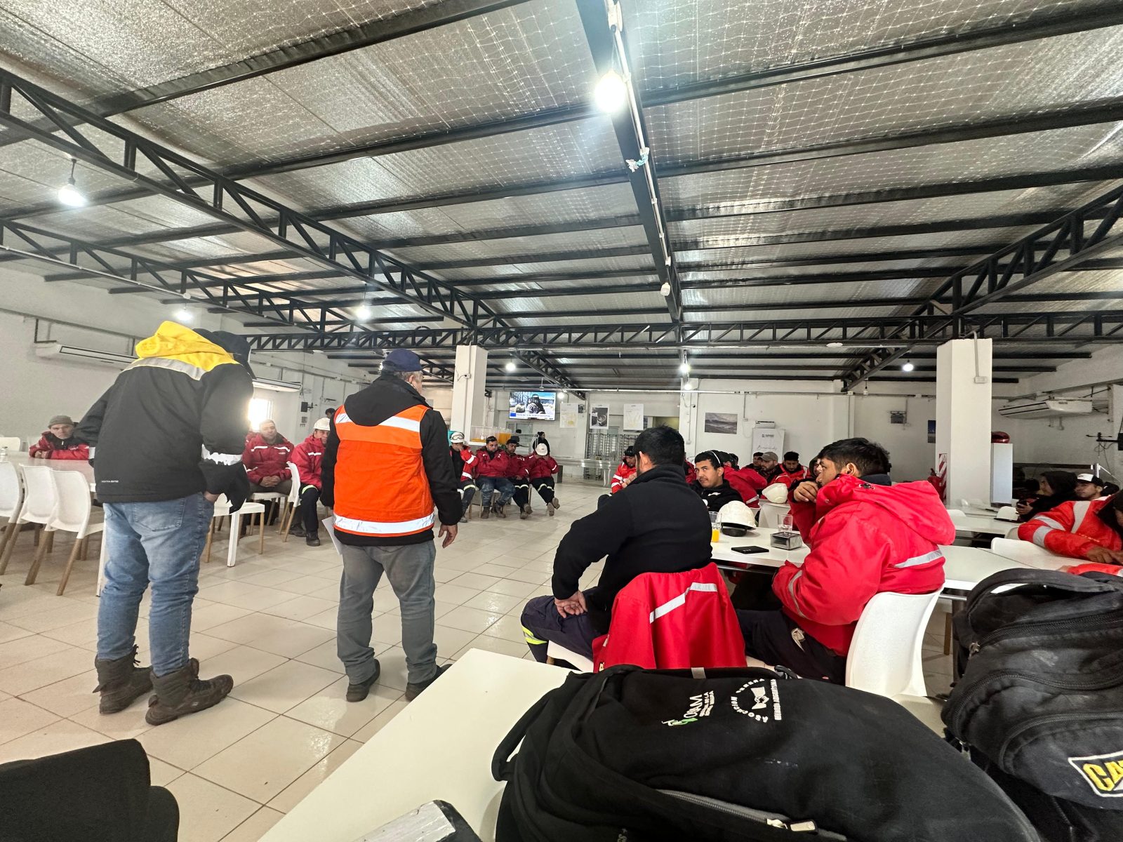 AOMA profundiza el paro en Tres Quebradas: trabajadores bloquean la carga de salmuera y realizan asambleas en el campamento