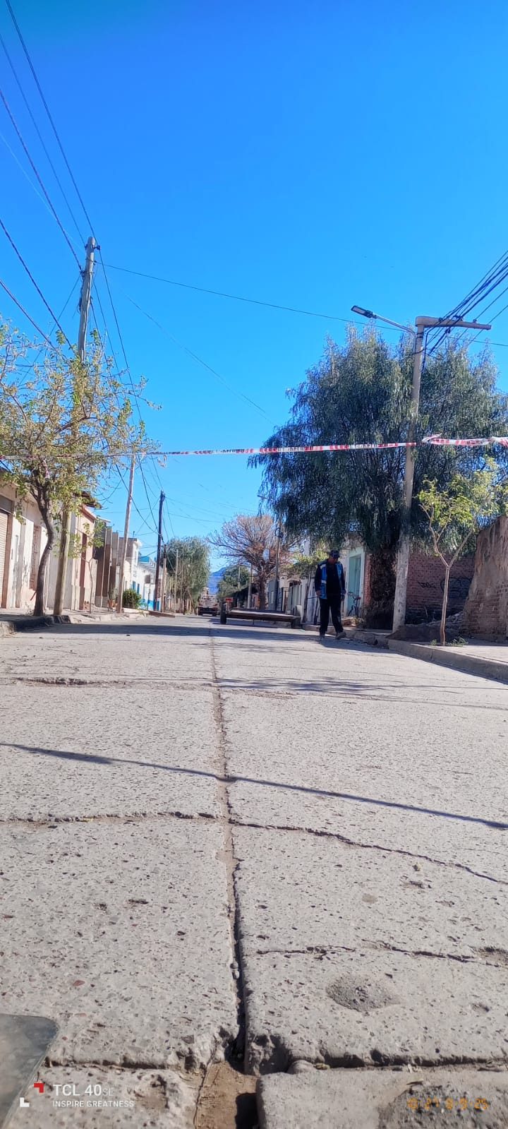 Caída de poste en pleno centro de Tinogasta
