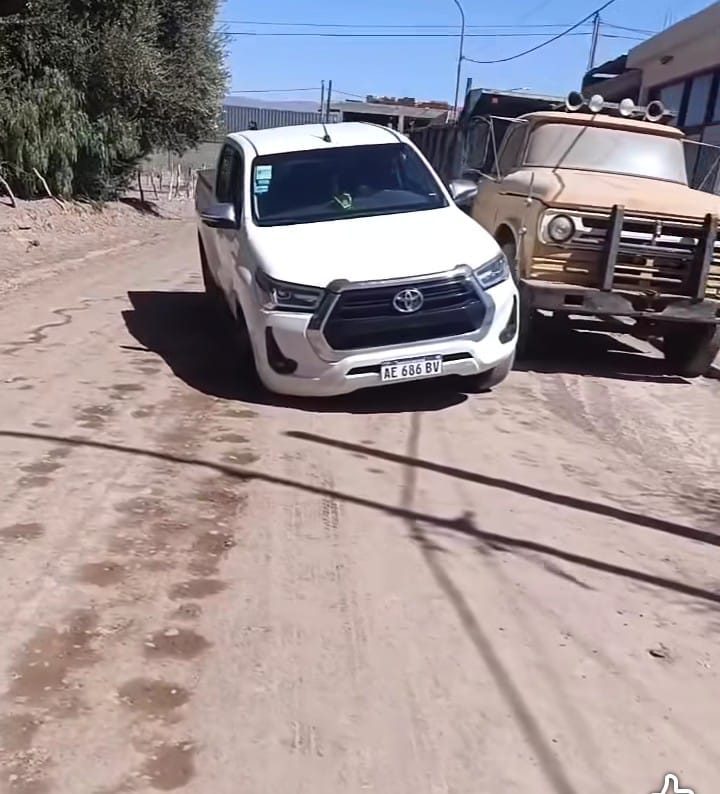 Hundimiento en la calzada genera caos vehicular en Fiambalá
