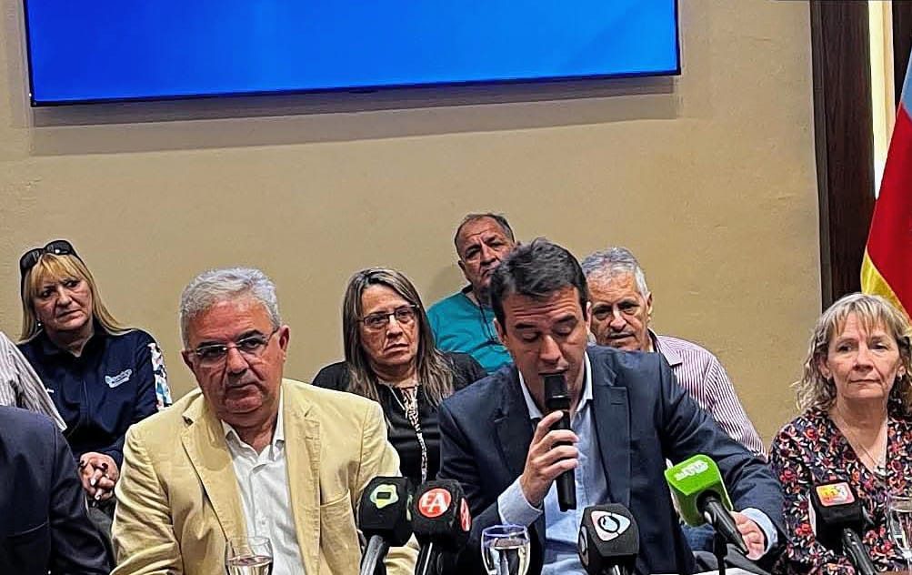 EL gobernador Jalil anuncio un nuevo bono.