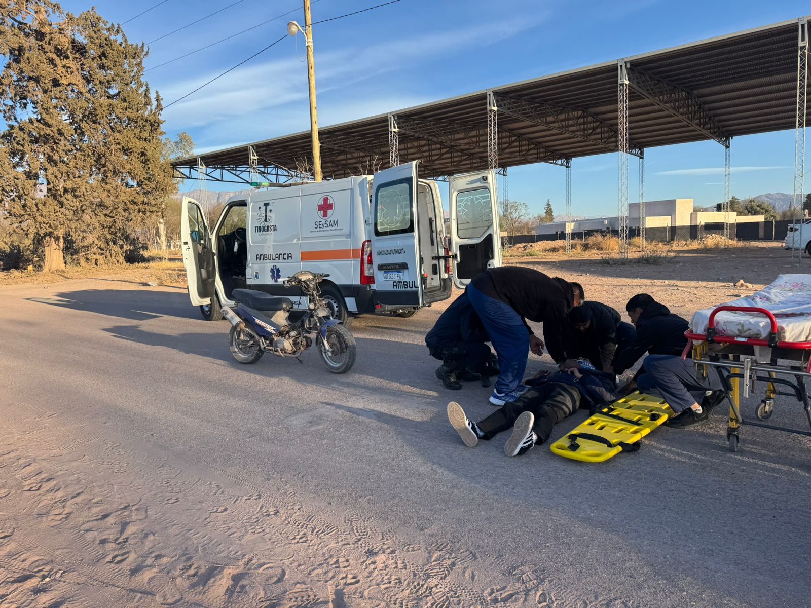 Accidente en Tinogasta: un adolescente resultó herido tras derrapar con su motocicleta