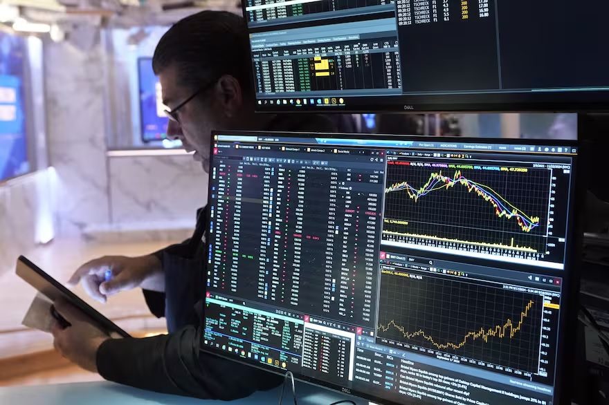 Bonos argentinos trepan hasta 11%, el riesgo país se derrumba y Wall Street celebra tras apoyo del Tesoro de EEUU