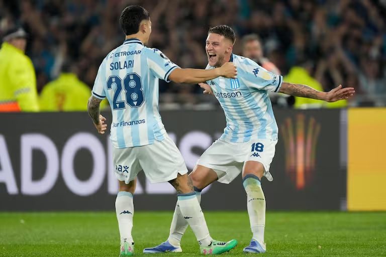 Racing arrasó a Vélez y se metió entre los cuatro mejores de América