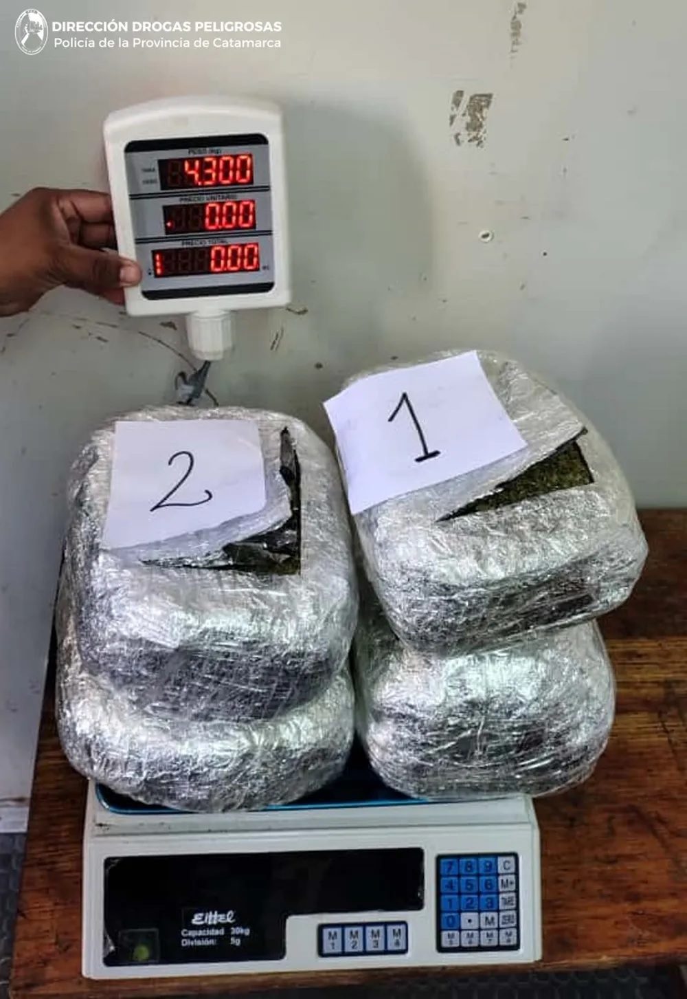 Secuestran más de 4 kilos de marihuana en un colectivo y detienen a una mujer en La Viña