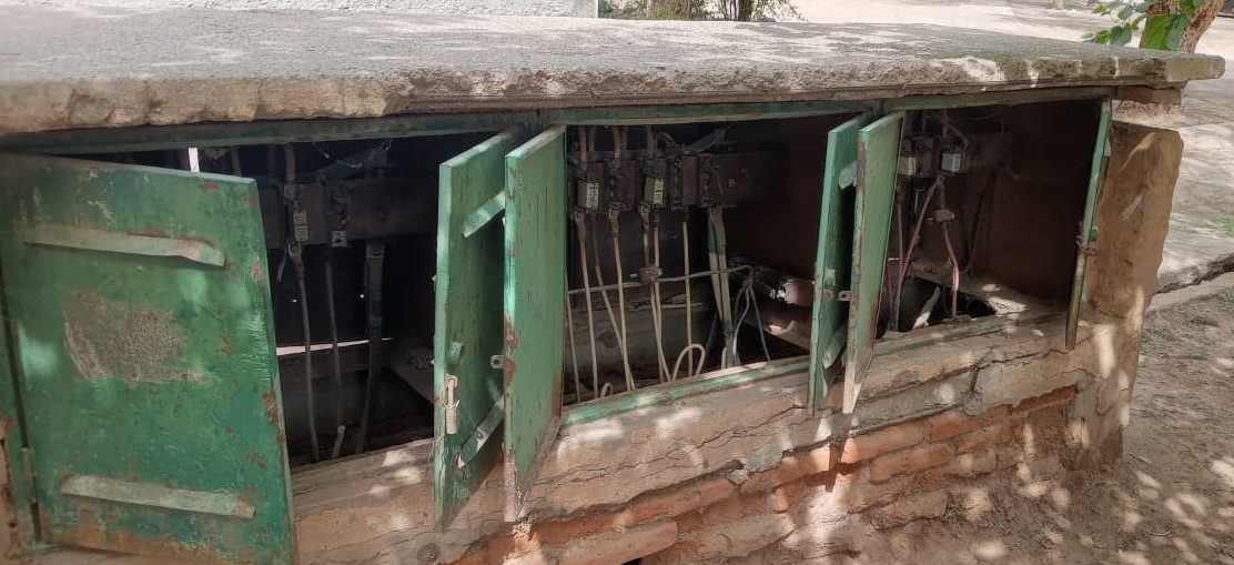 Vecinos del barrio 200 Viviendas reclaman por pérdidas de agua y falta de servicios básicos