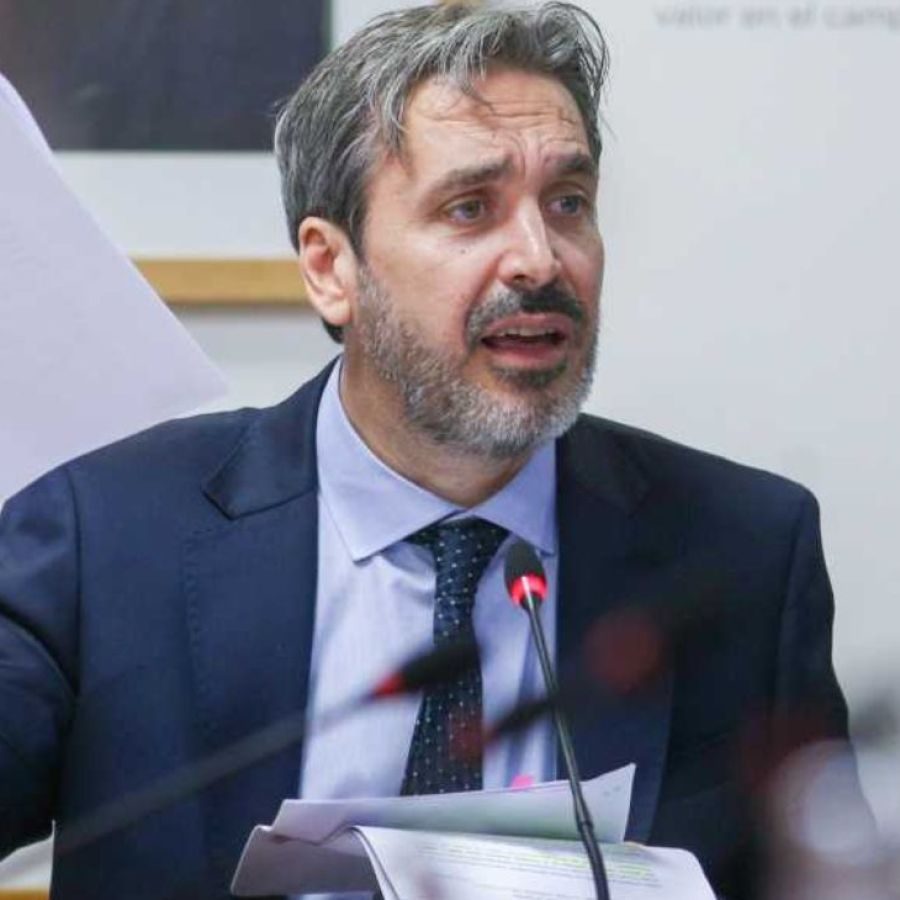 Ramos Padilla vuelve a jugar para el kirchnerismo: bloqueó la candidatura de Santilli en la lista libertaria bonaerense