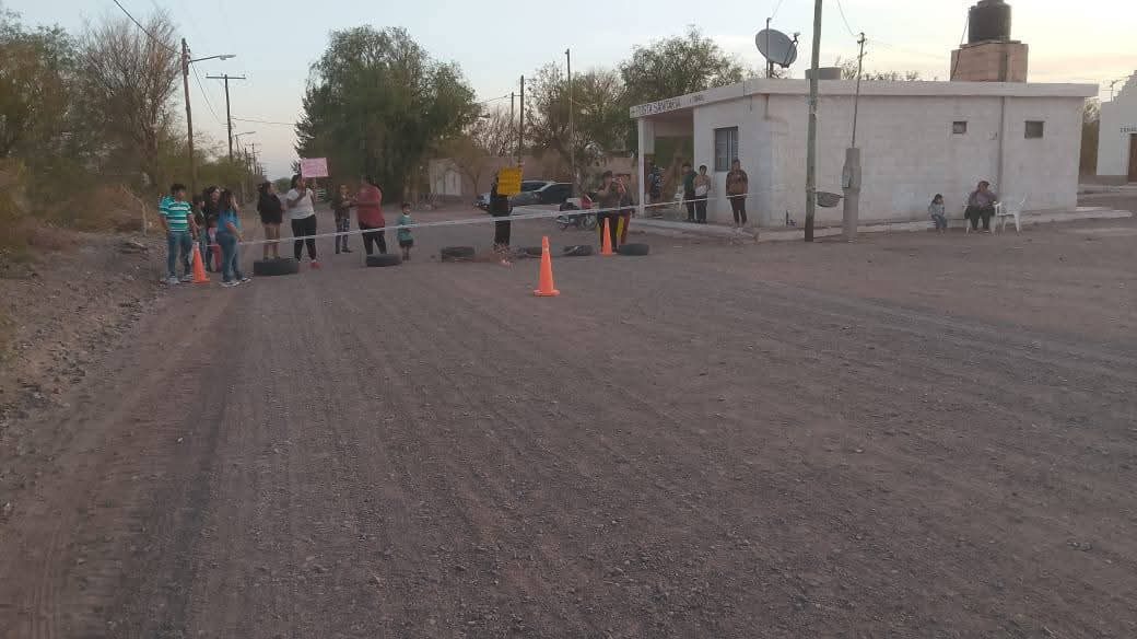 Vecinos de Fiambalá cortaron una calle por daños causados por camiones mineros