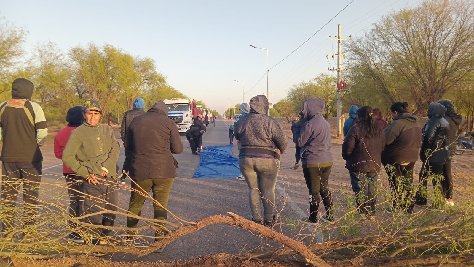 Se levantaron los cortes en Tinogasta tras un tenso acuerdo con el intendente Andrada