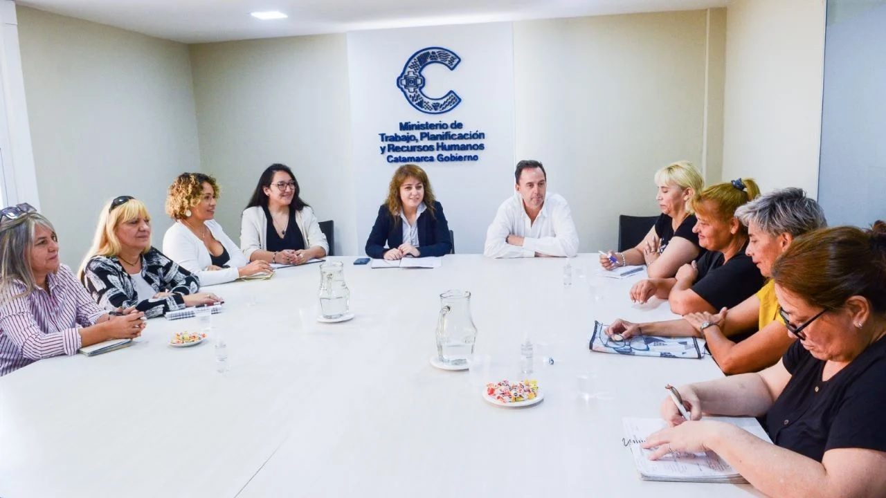 Docentes piden garantías por la jornada completa