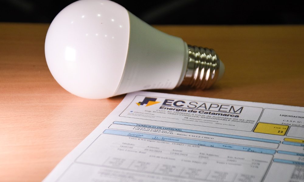 Cobro cuestionado: denuncian que EC SAPEM aplica una tasa indebida en la luz