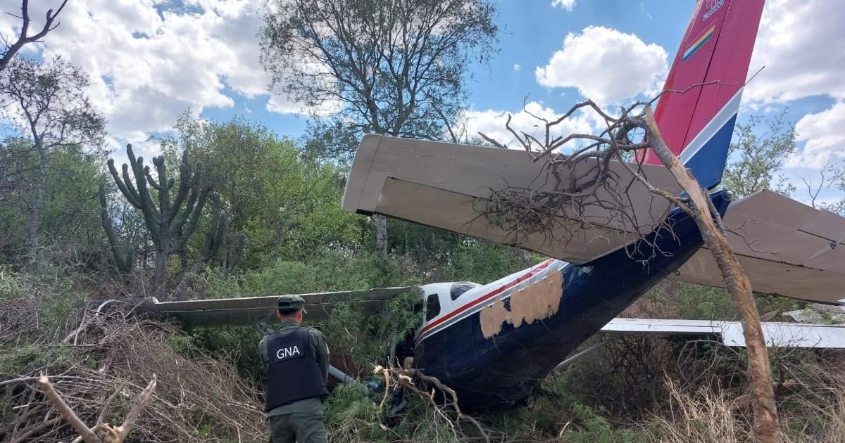 Cayó una avioneta con 130 kilos de cocaína en el limite entre Salta y Santiago del Estero