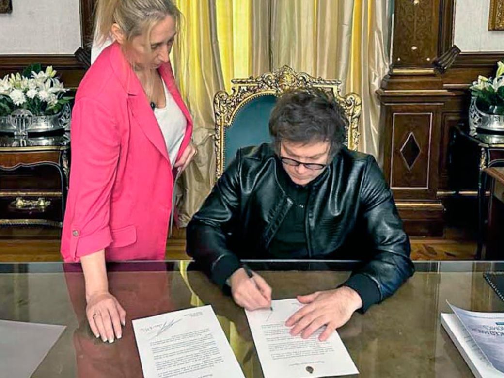 Milei firmó el DNU que redistribuye competencias y reordena el esquema del Gobierno