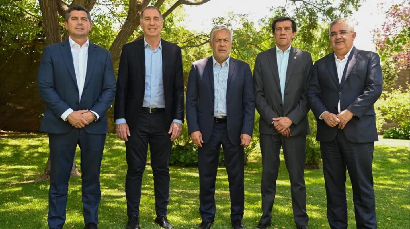 Crece la expectativa por un encuentro clave entre Santilli y gobernadores dialoguistas