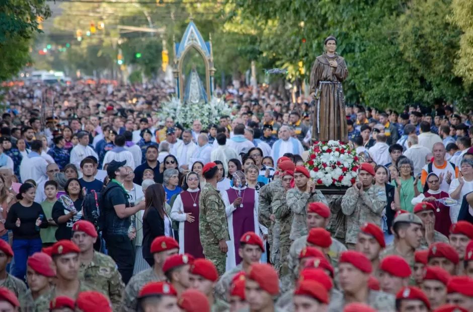 Catamarca desbordó de fieles en una procesión que marcó un récord histórico