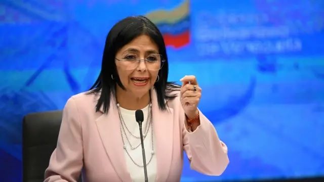 Delcy Rodríguez desafía las advertencias de Trump en su primer acto como presidenta de Venezuela