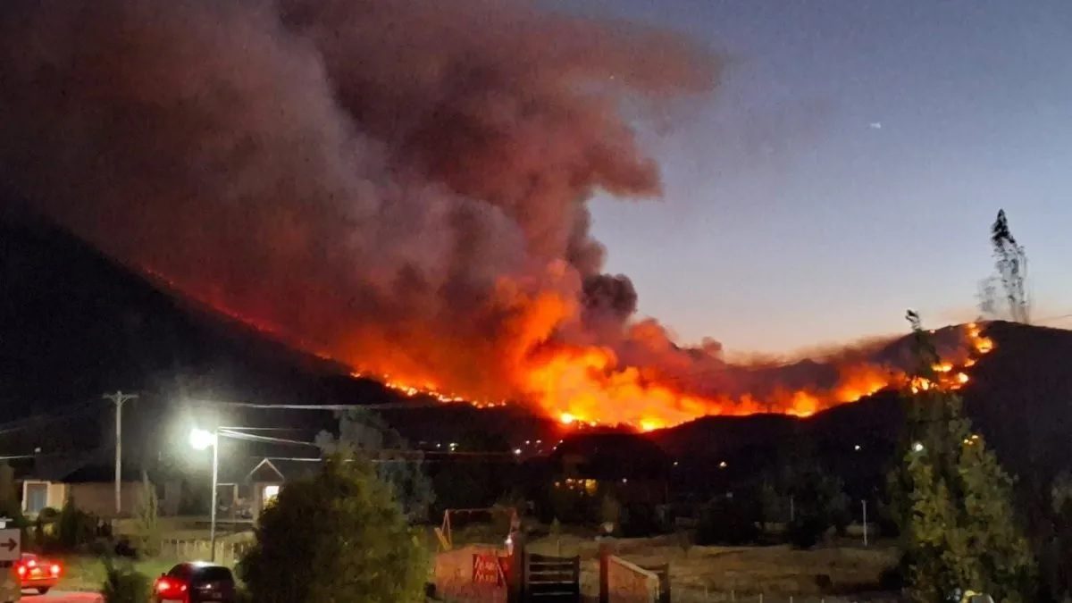 Incendios fuera de control en Chubut: evacuaciones, angustia y reclamos por falta de recursos