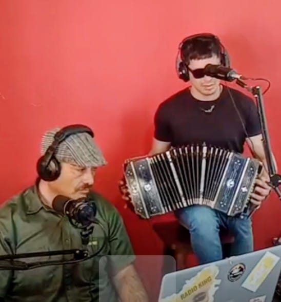 El bandoneón llegó al streaming: Sebastián Oviedo brilló en Radio King Tinogasta