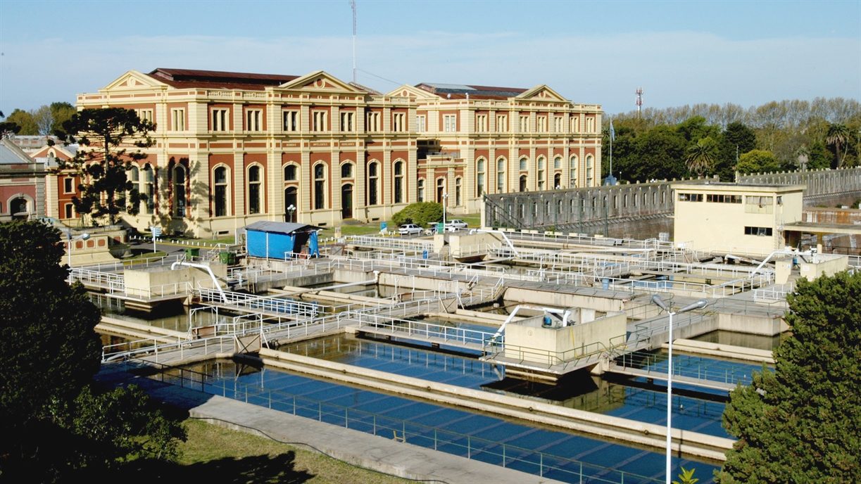 Arrancan las privatizaciones de la Ley Bases: el Gobierno avanza con la venta de AySA